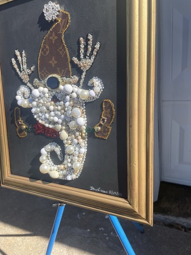 Weihnachtswichtel aus Schmuck/Strass/Louis Vuitton auf Canvas 17x14 Rahmen - Bild 6 von 10