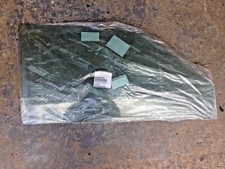 FORD ESCORT MK3   RS XR3I 3 DOOR right hand OS FRONT WINDOW GLASS GREEN NEW