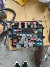 Chevrolet 2004 2005 Silverado Fuse Box GMC Sierra Engine Bay 1500 