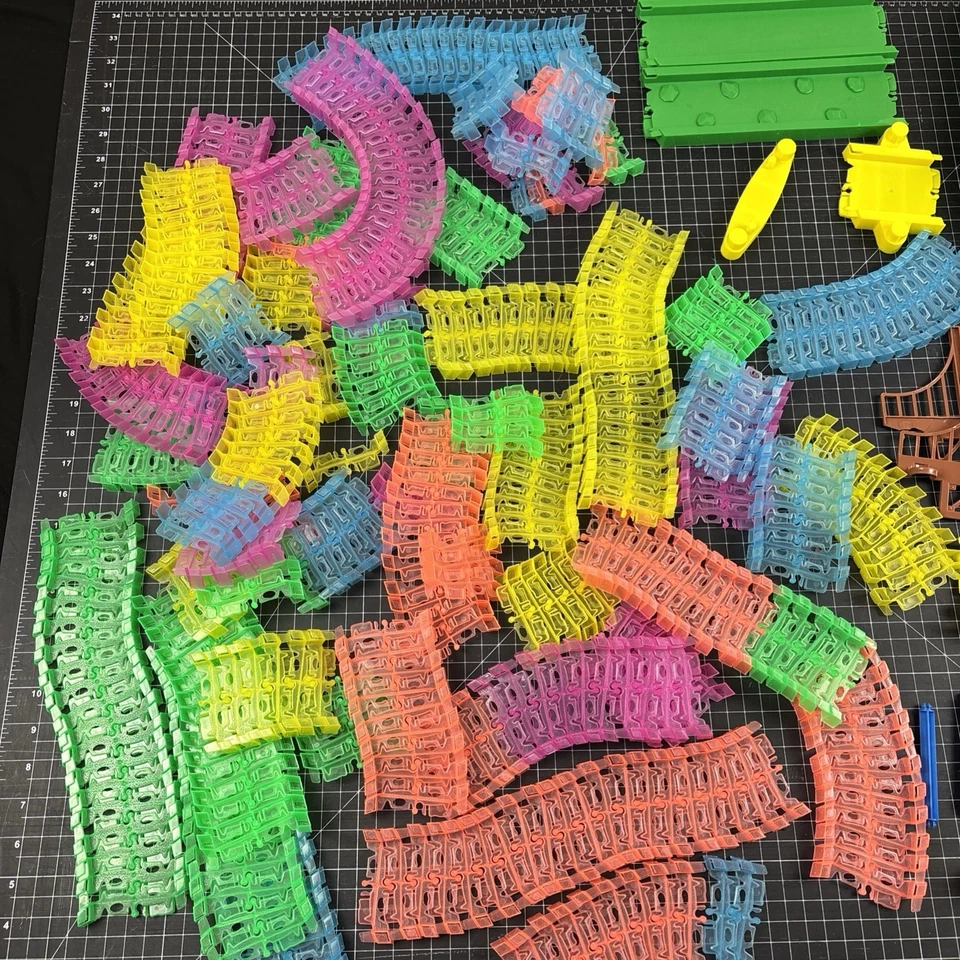 Magic Tracks Trax, Bridges, 3 Cars And Other Accessories Lot MineScope Products - Image 4 of 4