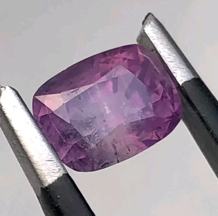 1.75 Ct Natural Faceted Cut Corundum Kashmir Sapphire Gemstone from Pakistan - Image 3 of 4