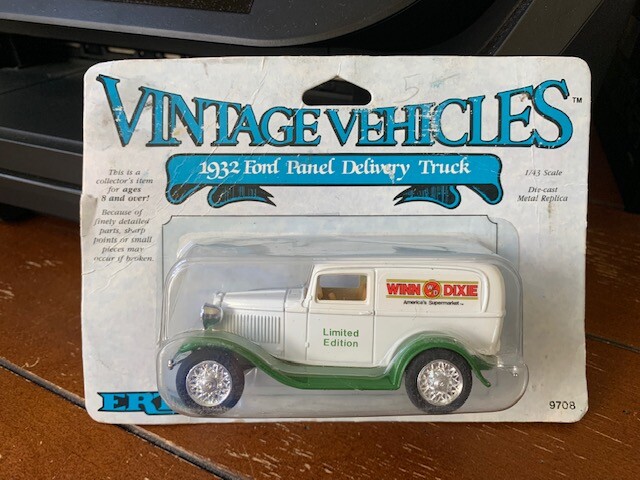1988 Ertl Vintage Vehicles 1932 Ford Panel Delivery Truck Winn Dixie