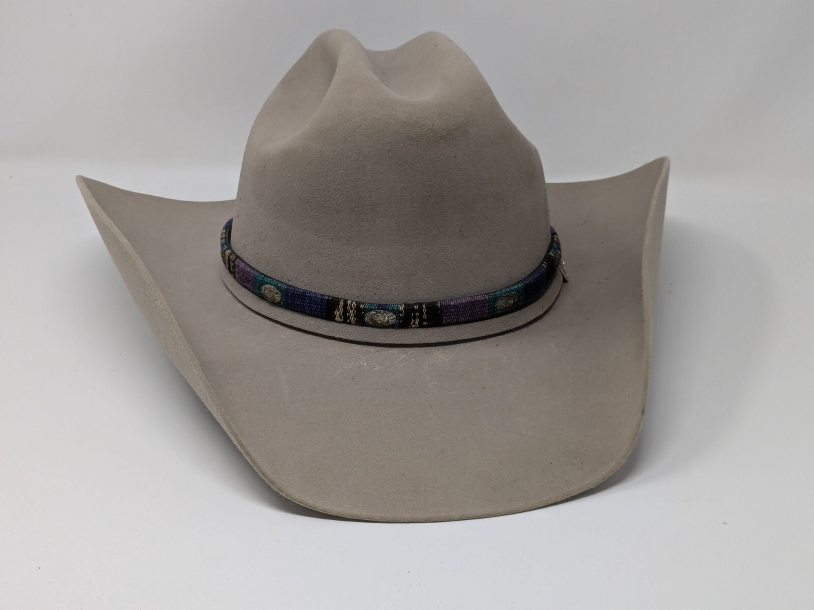 Silver-Toned Floral Stud Hat Band Adjustable Woven Design-image