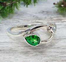 Diamond & Tsavorite Ring 18ct White Gold 3.36grams  Size M 1/2