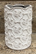 CYNTHIA ROWLEY WHITE GREY FLORAL RESIN TOOTHBRUSH HOLDER