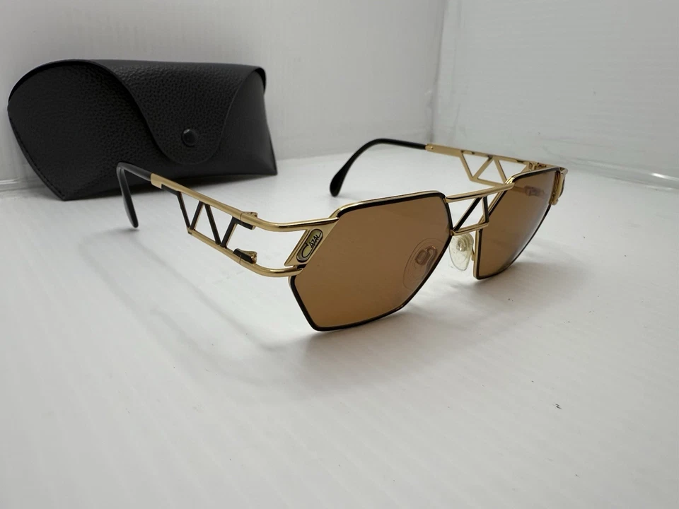 Винтажные черные и золотые солнцезащитные очки Cazal 960 1970-е - Изображение 4 из 4