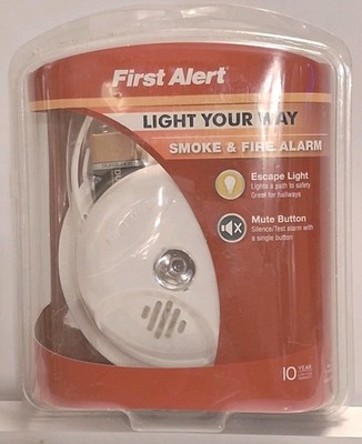 First Alert Smoke Detector & Fire Alarm Light Your Way 9V Home Escape Safety NOS