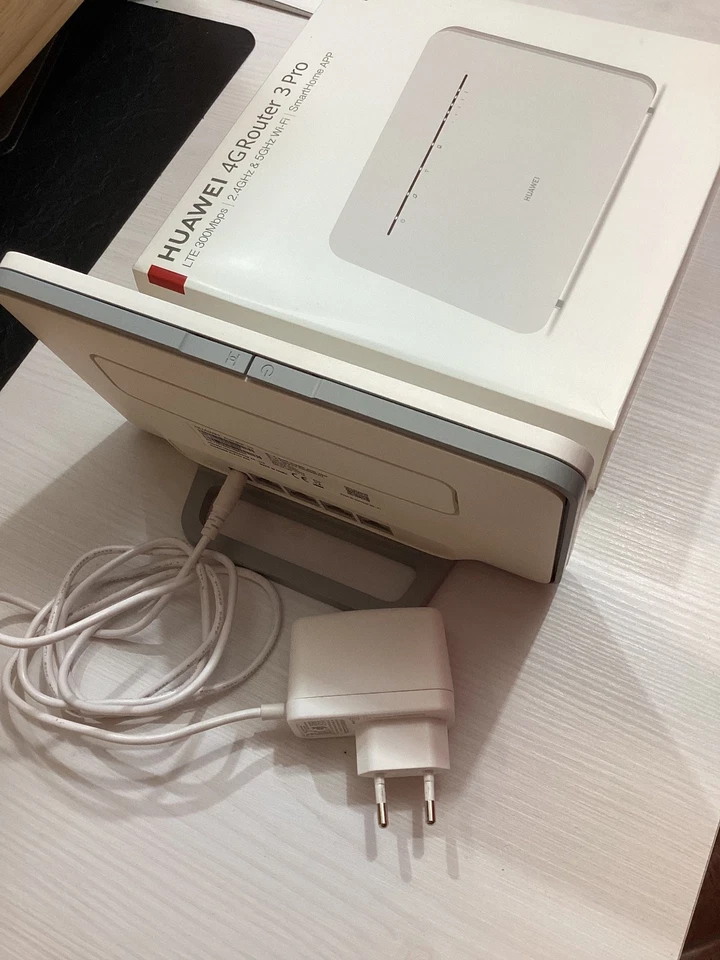 Huawei 4G+ LTE cat. 7 B535-232 300 Mbps 4 Porte Wireless Router - Bianco - Immagine 2 di 4