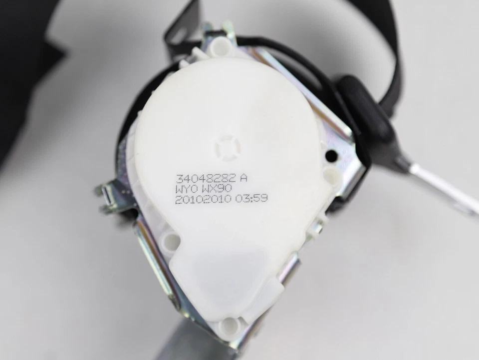 09 - 15 BMW 750 750Li F01 F02 задний левый ремень безопасности 34048282 черный - Изображение 4 из 4