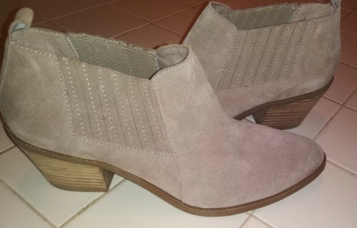 Dolce vita hotsell taupe suede boots
