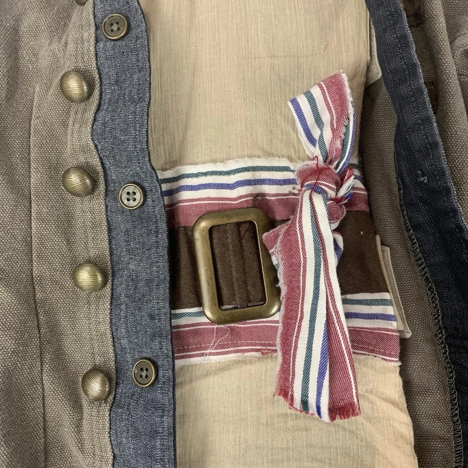 Jaqueta infantil fantasia Capitão Jack Sparrow Piratas do Caribe Disney Store XS - Imagem 3 de 4