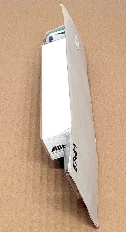 Camión Italeri escala 1/87 87489 - Volvo FH12 Globetrotter XL-70 - verde/blanco Foto 3 de 4