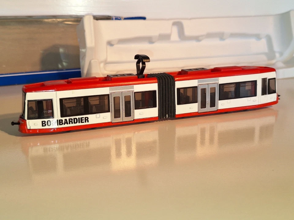 Siku Bombardier Tramway Tram #1895.  Die cast/Plastic. 1:87. As new cond. Boxed. - Image 2 of 4