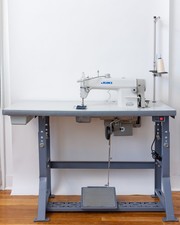 Juki DDL-5550N Industrial Straight Stitch Sewing Machine Complete -Made in Japan