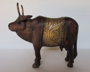 Vintage-Hand-Carved-Brass-Engraved-Wooden-Cow-Statue-Collectible