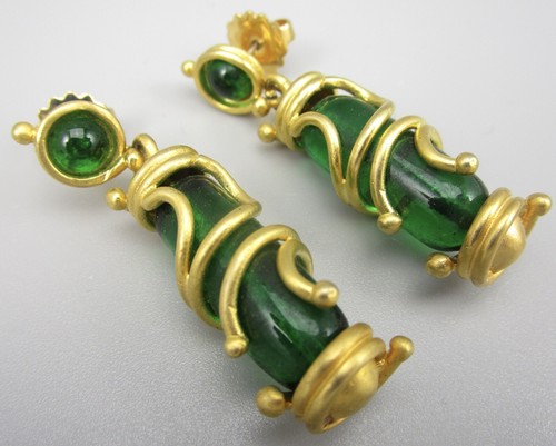 GORGEOUS 80'S ANDREW SPINGARN EMERALD GREEN POURED GLASS VINE PIERCED EARRINGS - Picture 3 of 4