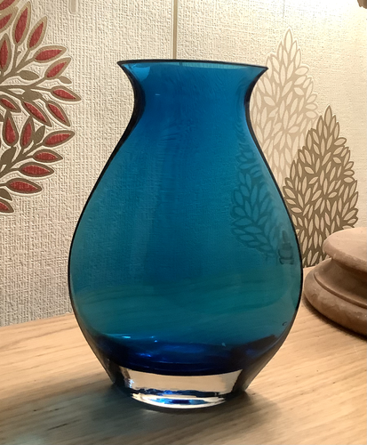 Kingfisher Blue Art Glass abstract Vase 15.5 cm tall collectable