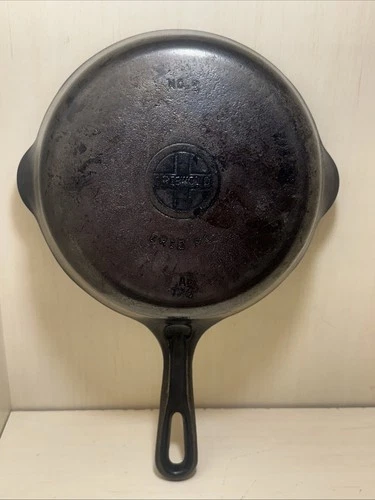 Griswold No.5 A 724 Cast Iron Skillet. Erie, PA- UNRESTORED AND FLAT