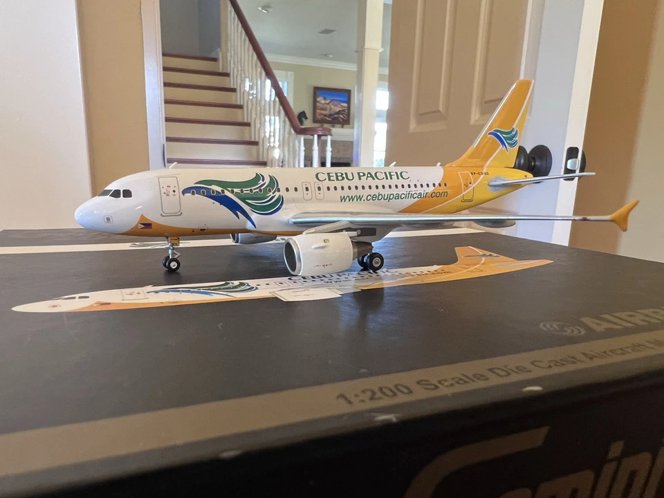 Avião de metal fundido 1:200 Gemini 200 Cebu Pacific Airbus A319 RP-C3192 G2CEB008 - Imagem 2 de 4