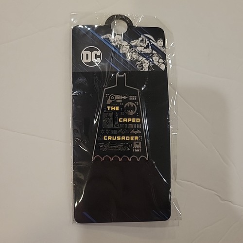 Six Flags DC Comics Batman Exclusive Limited Edition Lapel Pin Caped Crusader - Picture 1 of 2