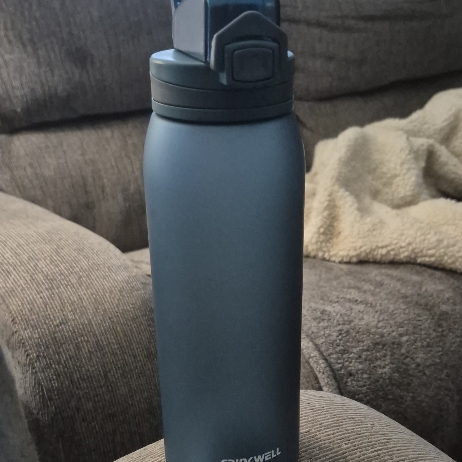 Water Bottle, Blue 20 oz Twist Lid