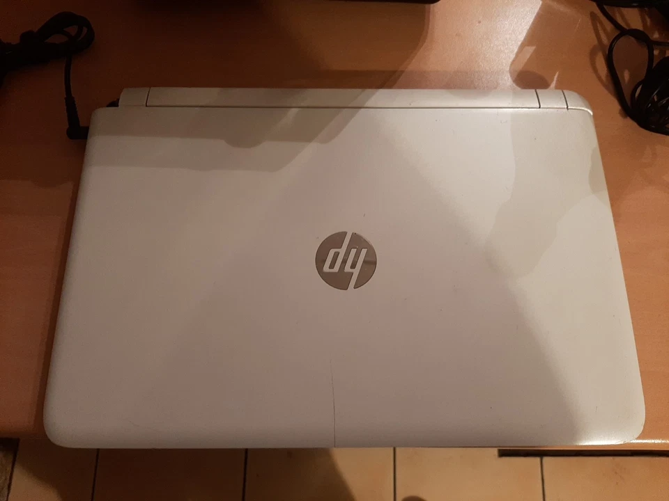Hp Pavilion 15. Windows 11 Intel Core i3 3.2ghz. Ram 8gb. Ssd Fast 128gb. HD Gra - Image 3 of 4