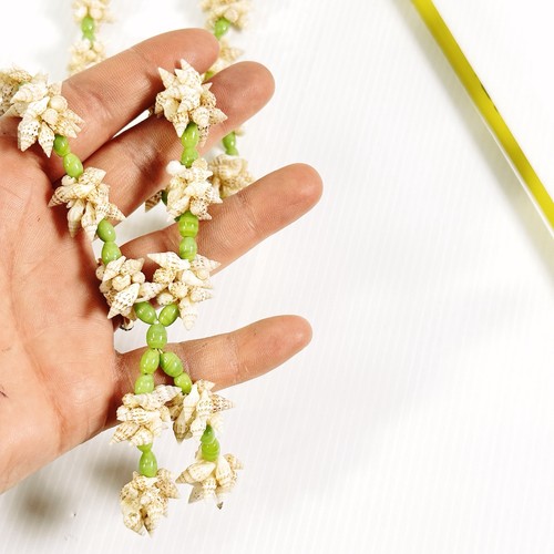 Vintage Hawaiian Shell Necklace Green Beads Cluster Lei Beach Boho Jewellery - Foto 4 di 11