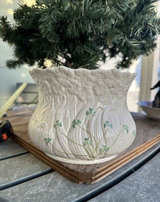 Vintage Belleek Ireland Shamrock Daisy Vase Large Planter 5.5''x 7.25'' Ivory