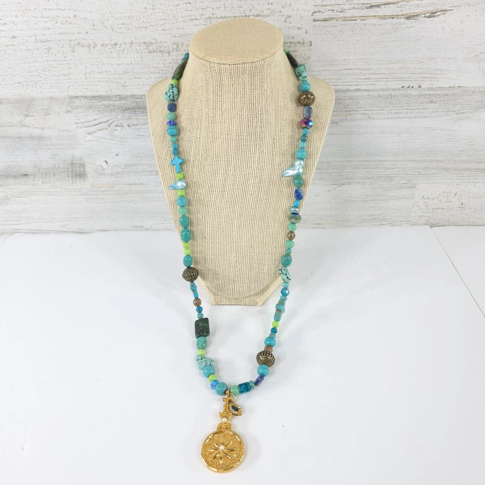 COLLAR TURQUESA PERLAS AGUA DULCE CRISTAL ESTRÁS CON ESPEJO COLGANTE DORADO Foto 3 de 4