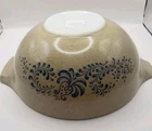 2.5qt Pyrex Homestead Cinderella Beige Blue  Mixing Bowl With Spout