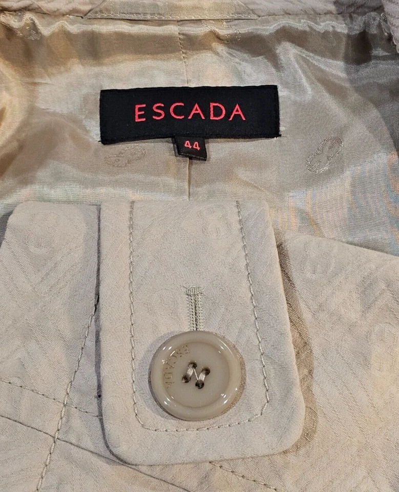 Jaqueta ESCADA gola grande peito duplo tamanho europeu 44 (EUA tamanho 10) - Imagem 2 de 4