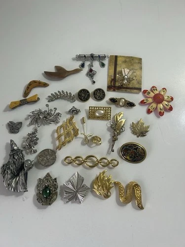 Lot Of 29 Costume Jewelry Brooches Pins Golden Silver & Wood Vintage Handmade