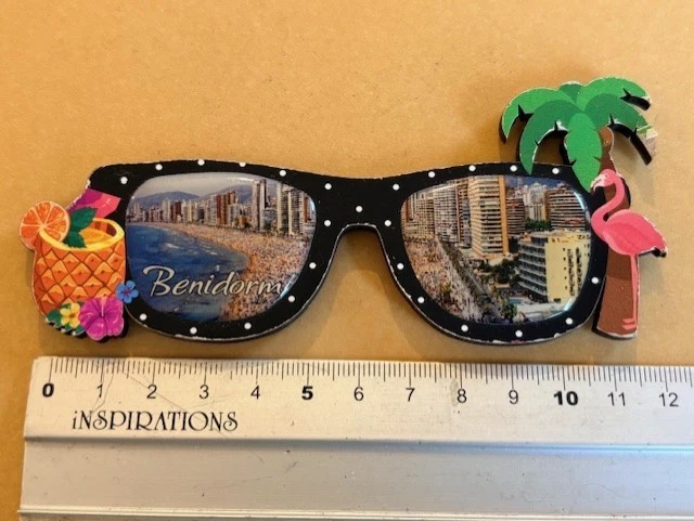 Souvenir fridge magnet - Glasses/ Fans - Image 3 of 4