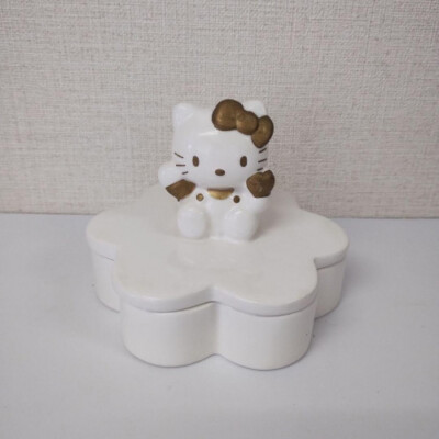 Heisei Retro Hello Kitty Ceramic Accessory Box