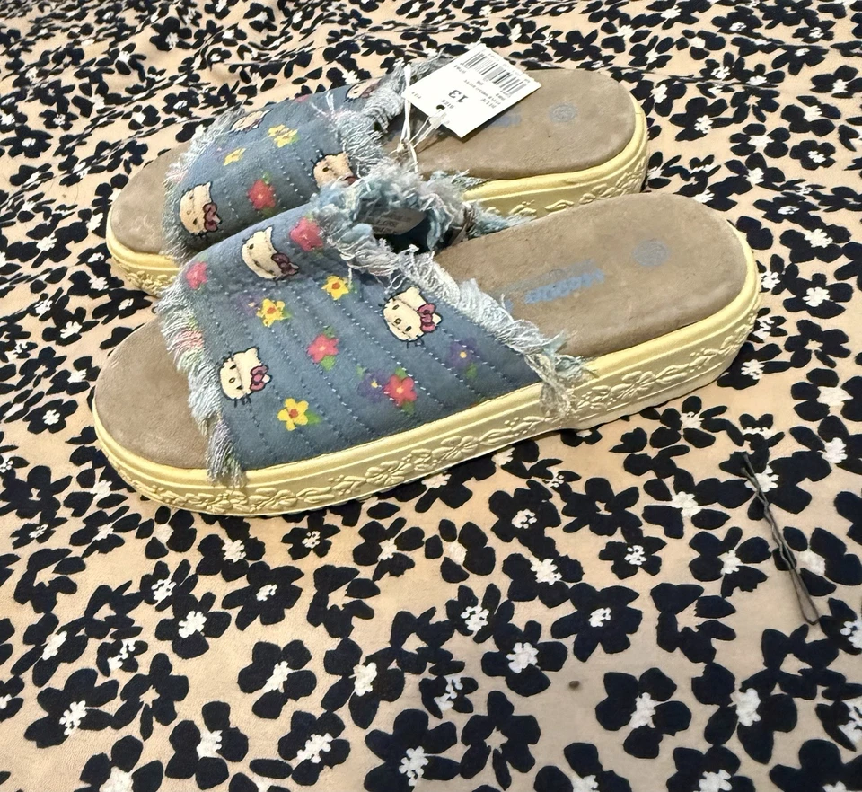 Zapatillas Hello Kitty stock muerto Foto 3 de 3