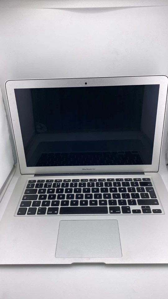 MacBook Air 13 inch Intel Core i5 1.8Ghz 2017 8GB RAM 256GB SSD A1466 Grad B UK - Image 4 of 4