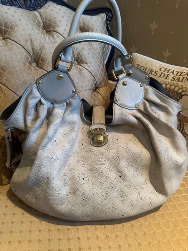 Autentica borsa Louis Vuitton Monogram Mahina Shoudler in pelle bianca avorio - Foto 2 di 15