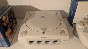 Sega Dreamcast Console 3 Controllers And 7 Games