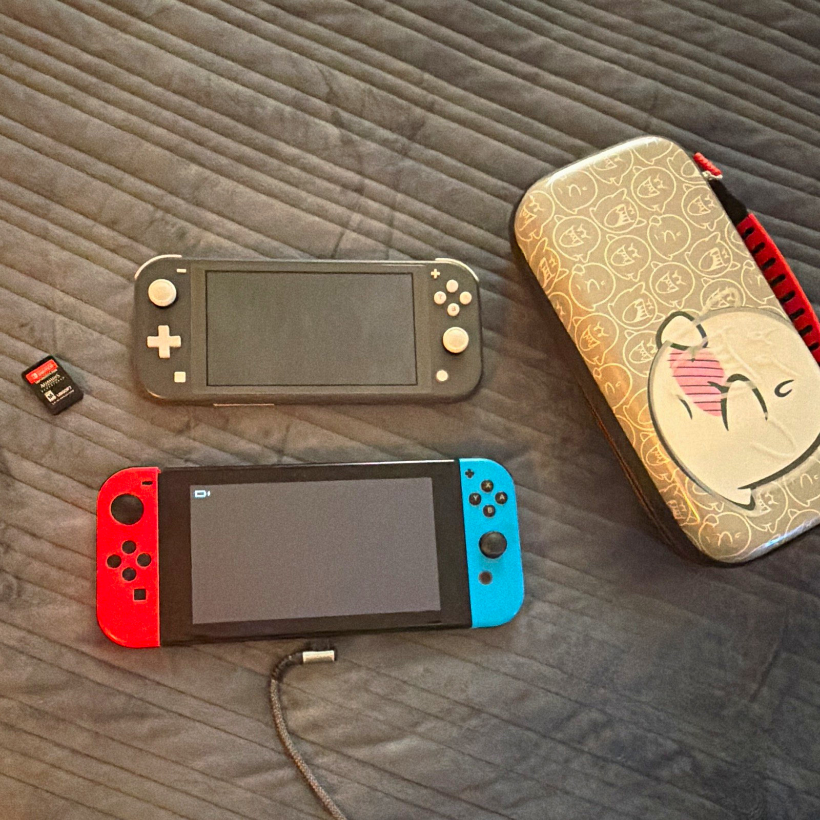 Nintendo Switch & Switch Lite Bundle Red/Blue Joy-Con Game Card Case Wi-Fi USB-C