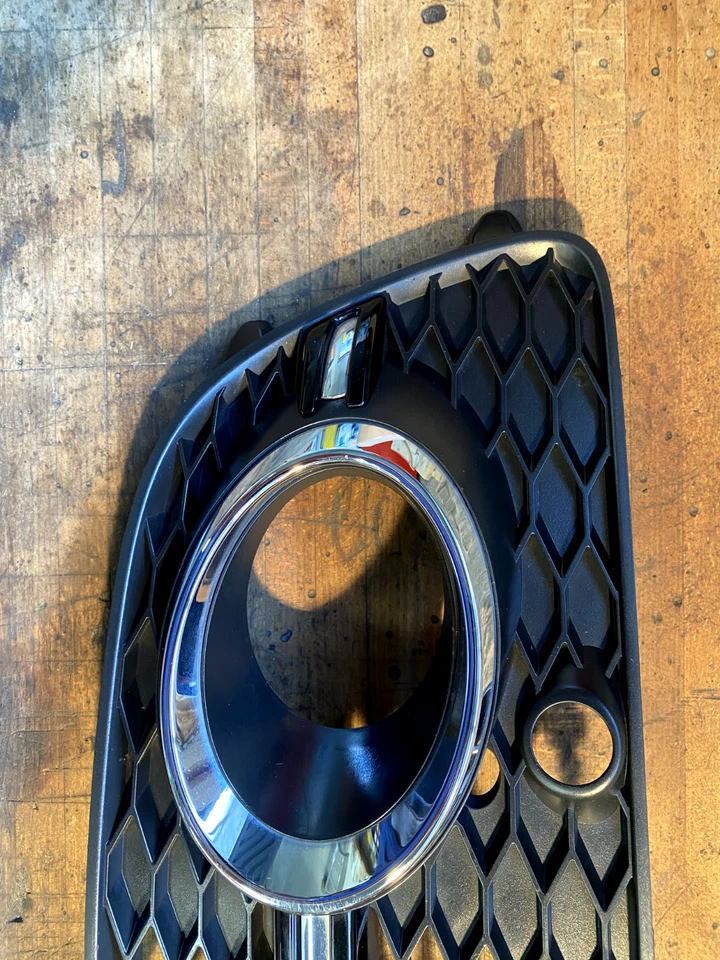 2013-2017 Audi Q5 SQ5 OEM Outer Lower Grille Insert Vent Cover Left 8R0807681S - Image 2 of 4