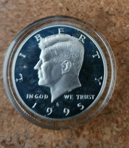 1995 s 90% silver proof Kennedy half dollar in acrylic capsule