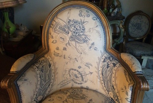 Ensemble de trois pièces fauteuil, bergère et tabouret Louis XVI - Photo 9/12