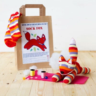 SOCK CREATURES Calzino Fox Craft Kit | Kit da Cucito | Kit Artigianale per Bambini | Zoom Party | Artigianato