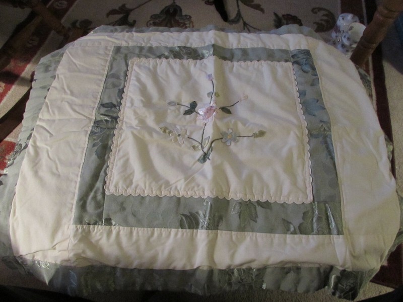 Set of 2 Pillow Shams with Ribbon Flower Design 28" x 23"