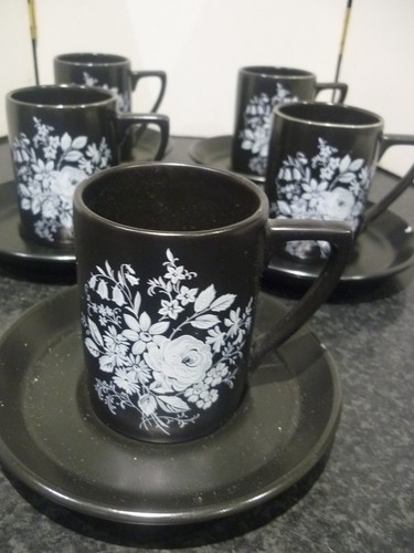 Portmerion Vintage Black and white Floral 5x coffee cups and saucers - Picture 2 of 3
