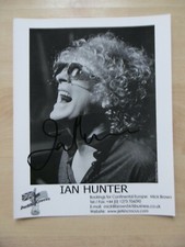 Ian Hunter "Mott the Hoople" autograph signed 20x25 cm picture B/W