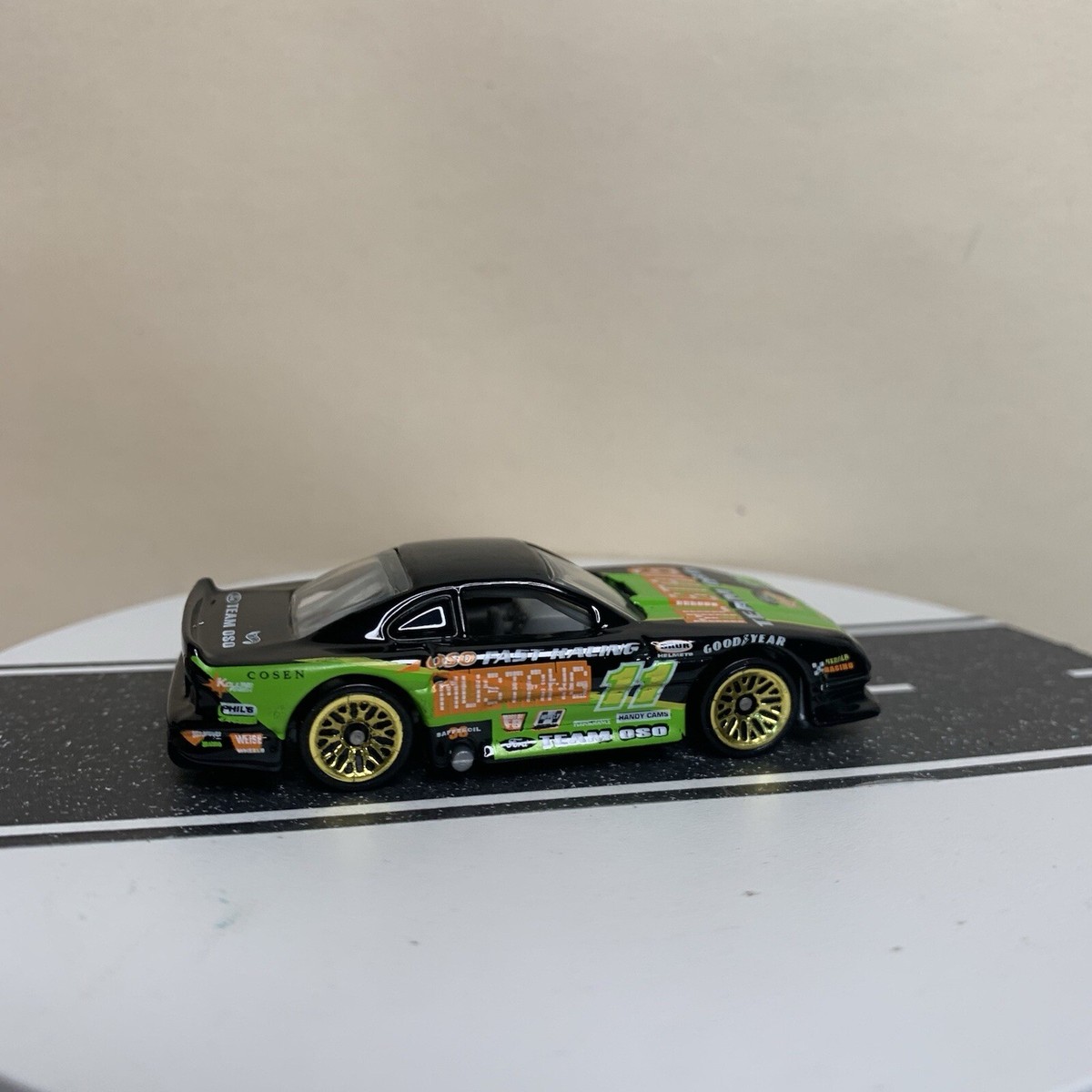 1998 Hot Wheels #665 First Editions 18/40 FORD MUSTANG COBRA