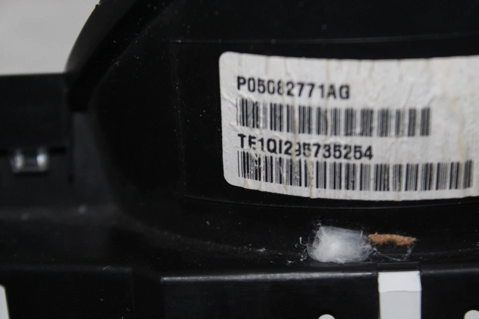 Grupo de velocímetros Chrysler Town & Country 2008/Dodge Caravan 93.865 millas Foto 3 de 4