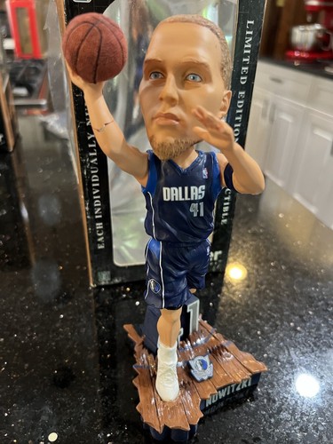 Dirk Nowitzki rare action bobblehead Dallas Mavericks Foco - Picture 2 of 7