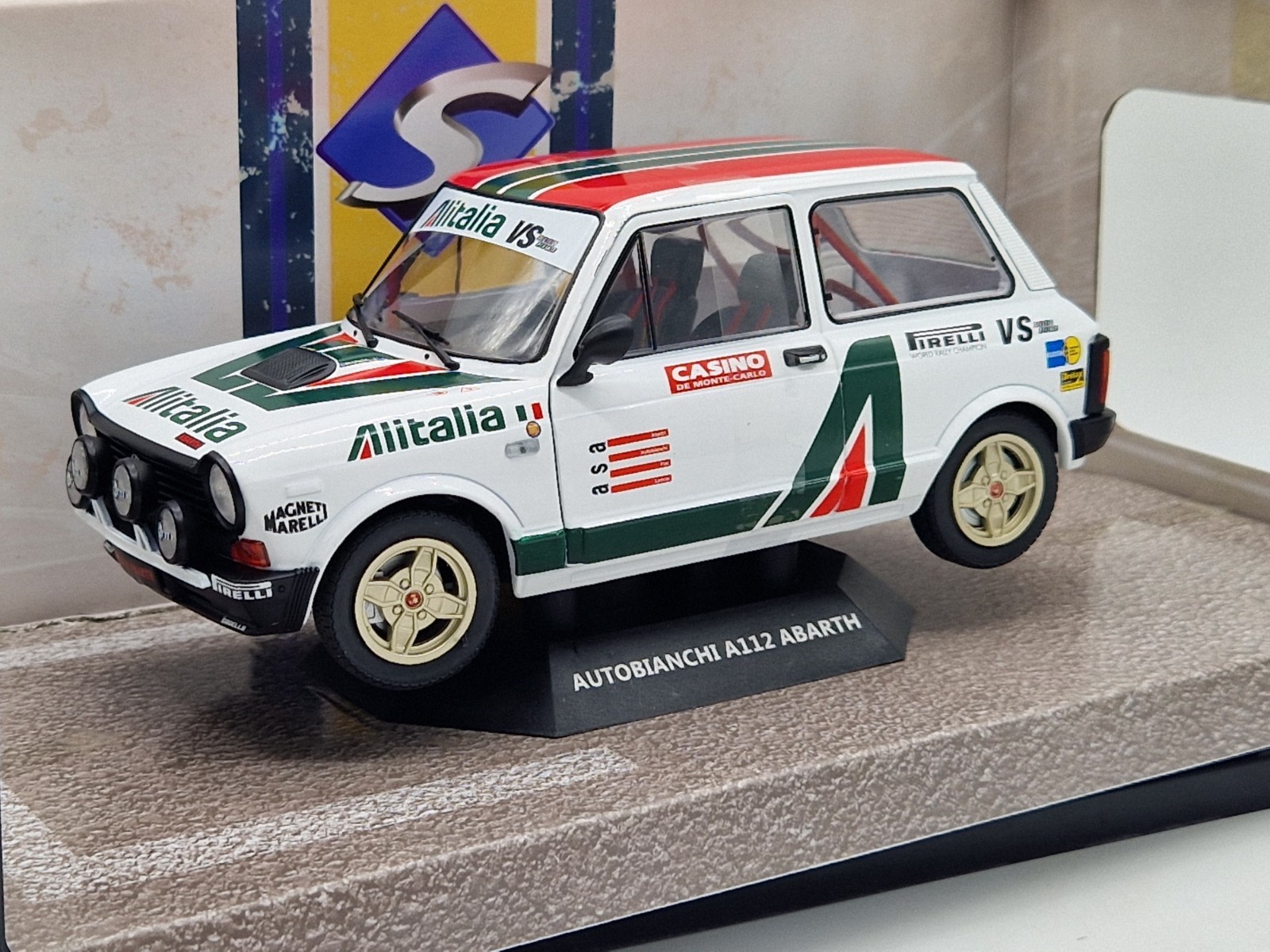 Foto 1 di 9